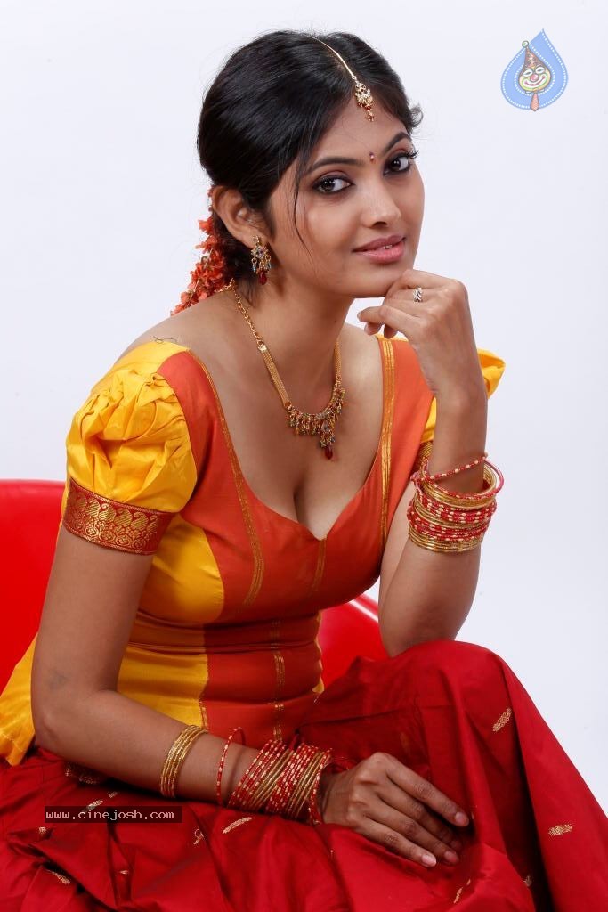 Supoorna Hot Photos - 24 / 106 photos