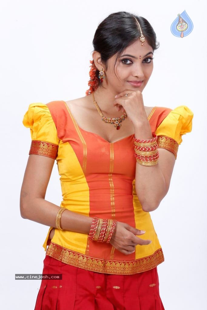 Supoorna Hot Photos - 43 / 106 photos