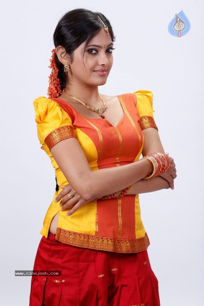 Supoorna Hot Photos - 52 / 106 photos