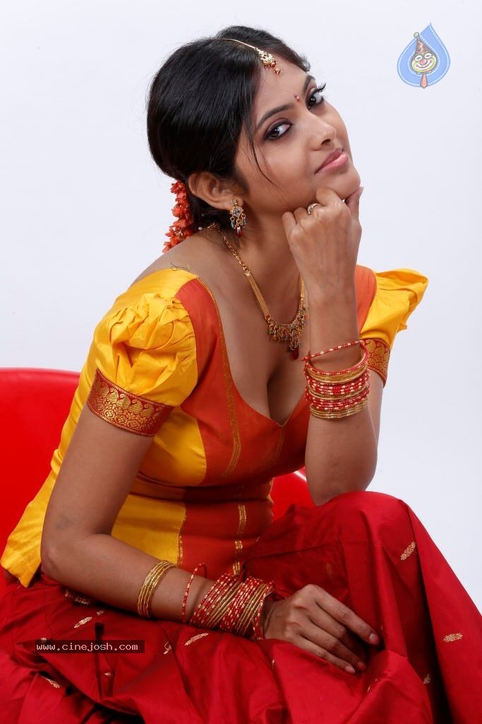 Supoorna Hot Photos - 65 / 106 photos