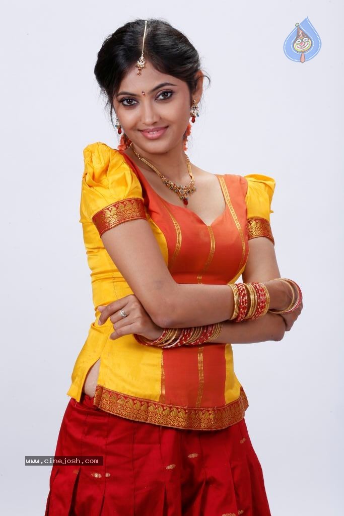 Supoorna Hot Photos - 72 / 106 photos
