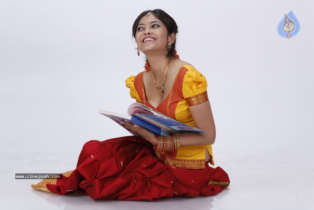 Supoorna Hot Photos - 74 / 106 photos