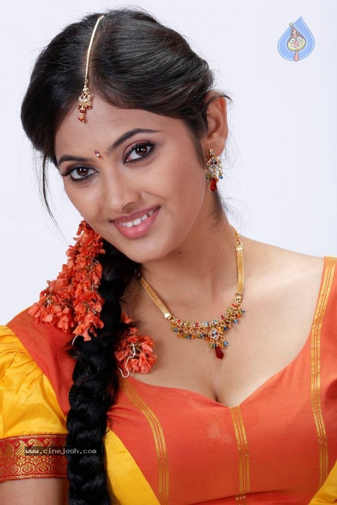 Supoorna Hot Photos - 78 / 106 photos
