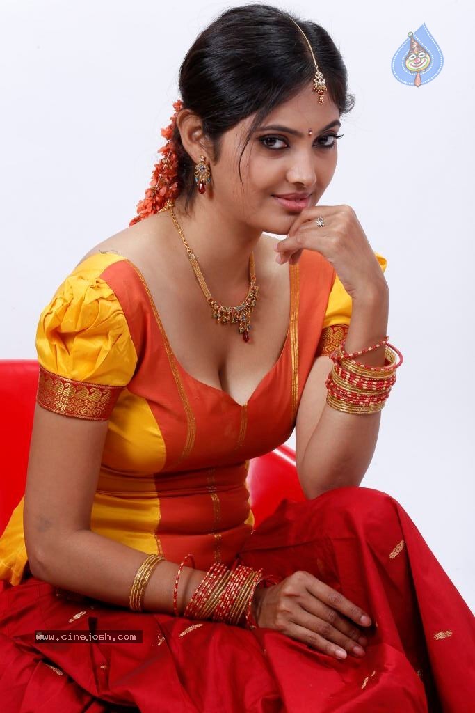 Supoorna Hot Photos - 95 / 106 photos