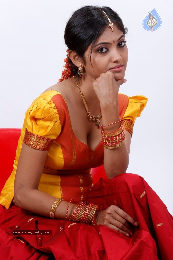 Supoorna Hot Photos - 104 / 106 photos