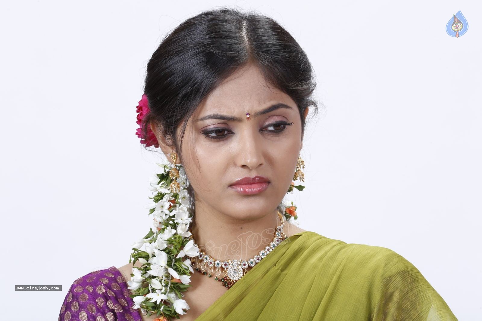 Supoorna New Stills - 32 / 92 photos