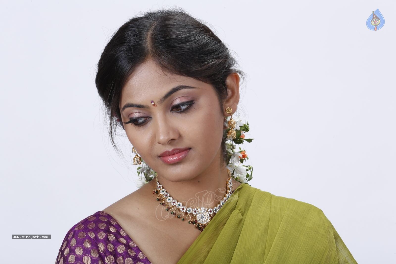 Supoorna New Stills - 34 / 92 photos