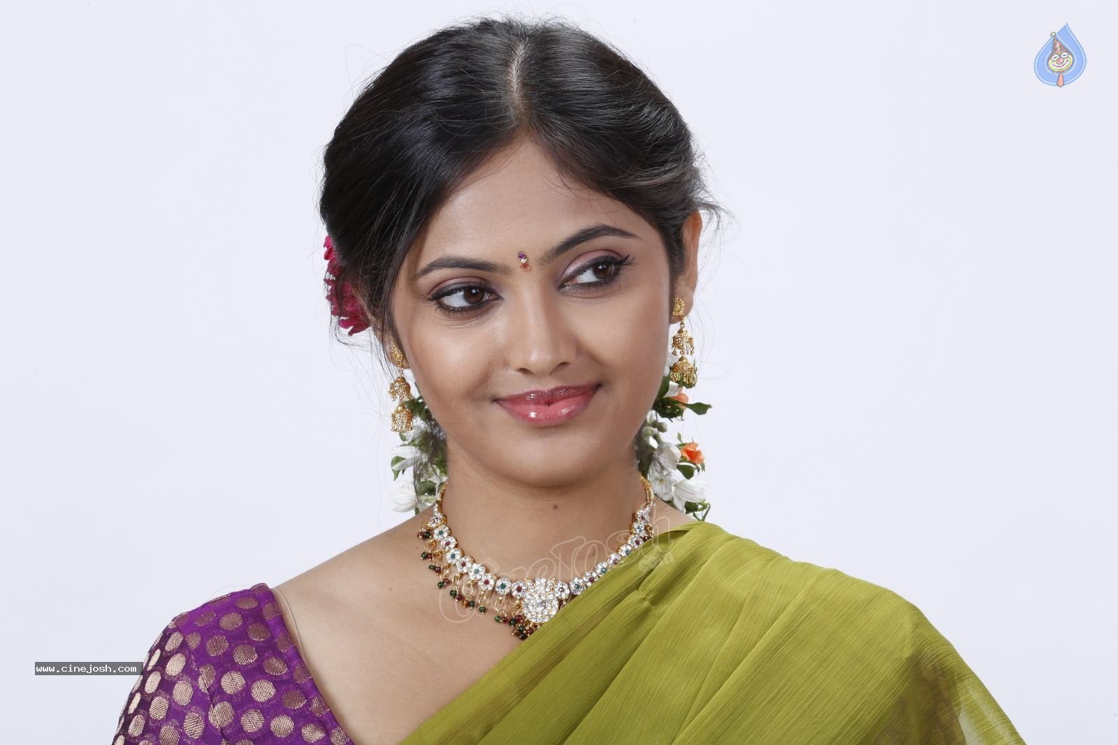 Supoorna New Stills - 38 / 92 photos