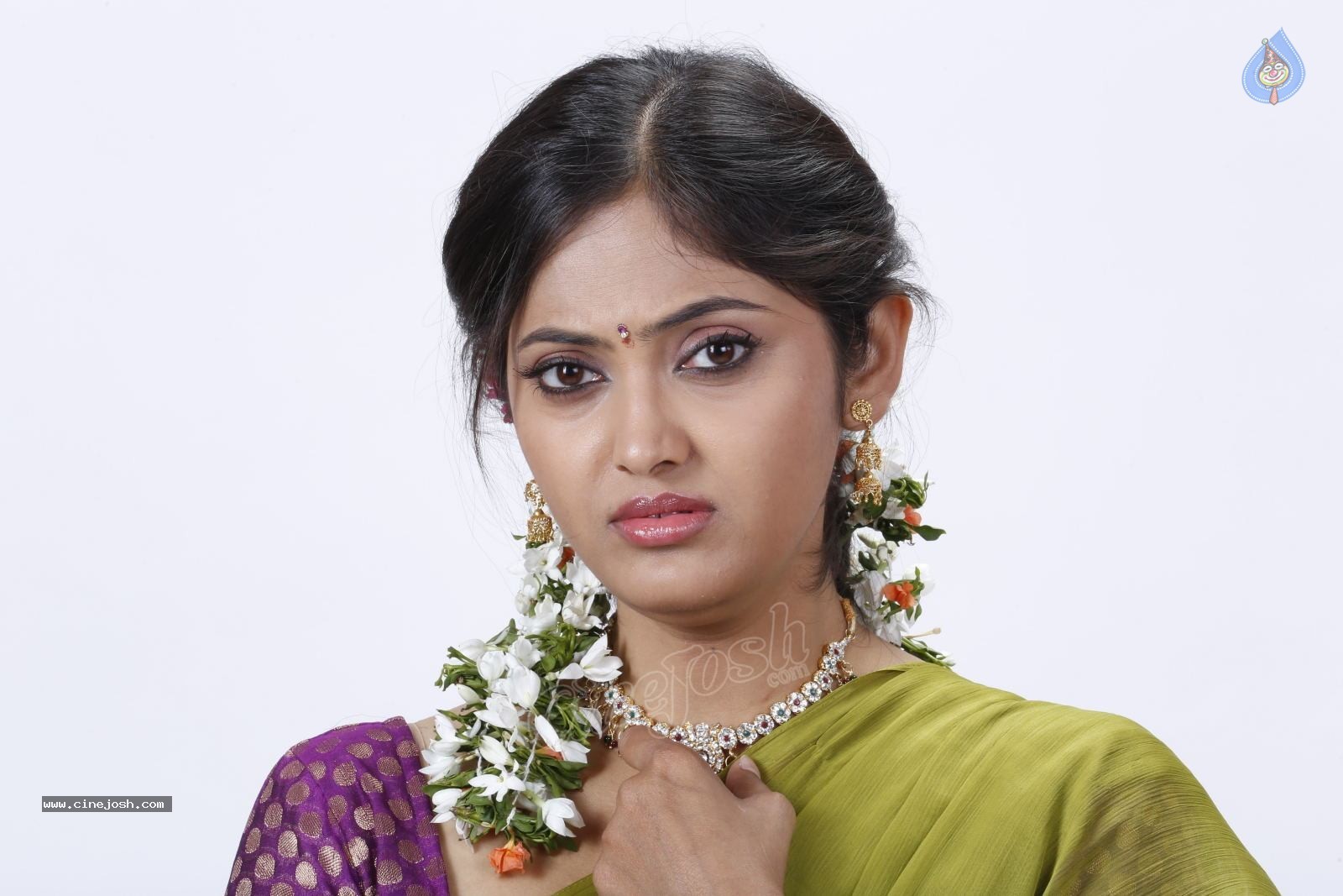 Supoorna New Stills - 42 / 92 photos