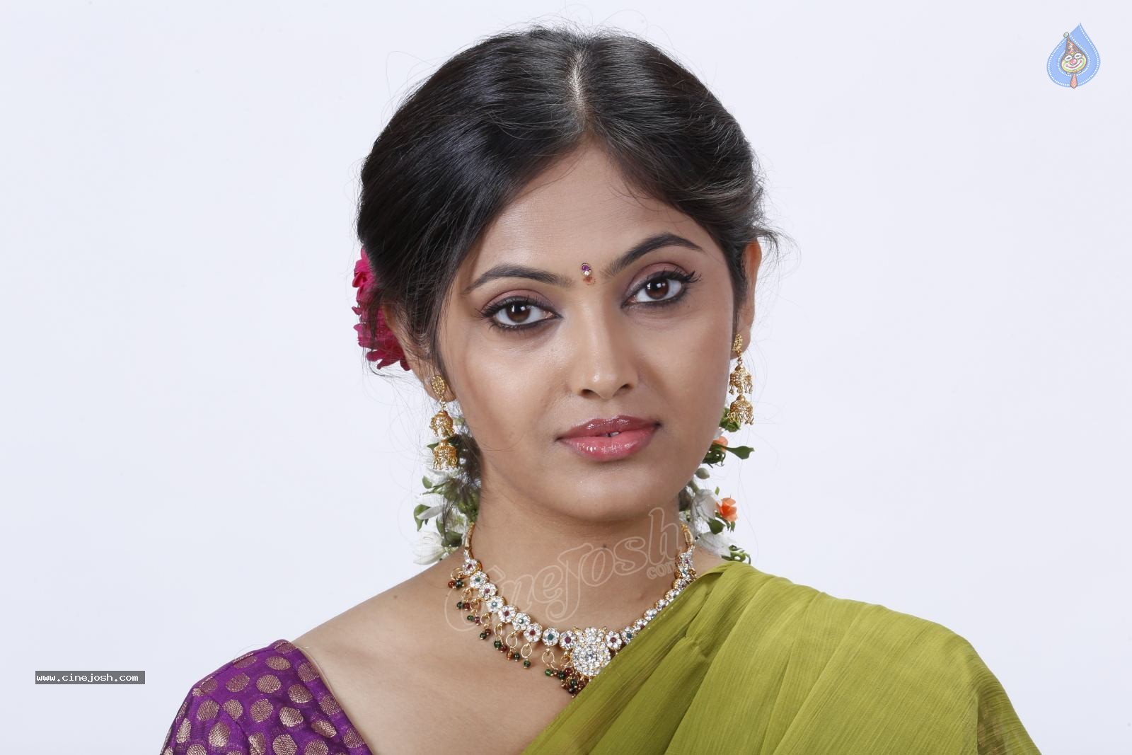 Supoorna New Stills - 44 / 92 photos