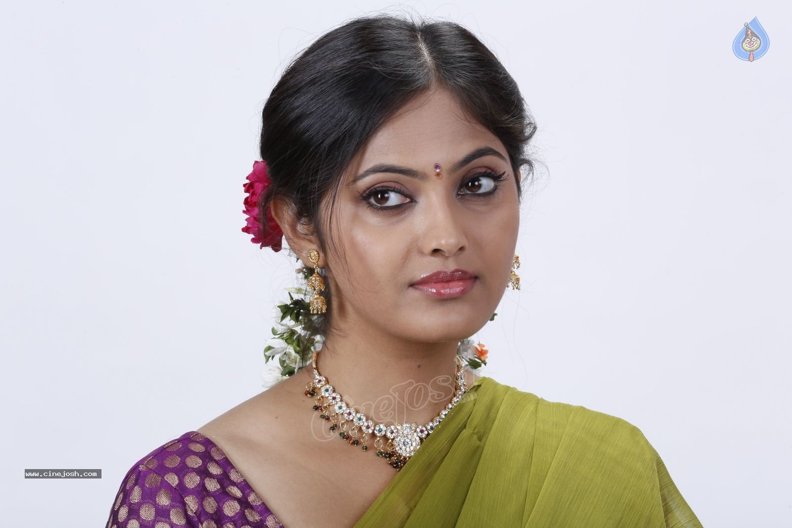 Supoorna New Stills - 46 / 92 photos