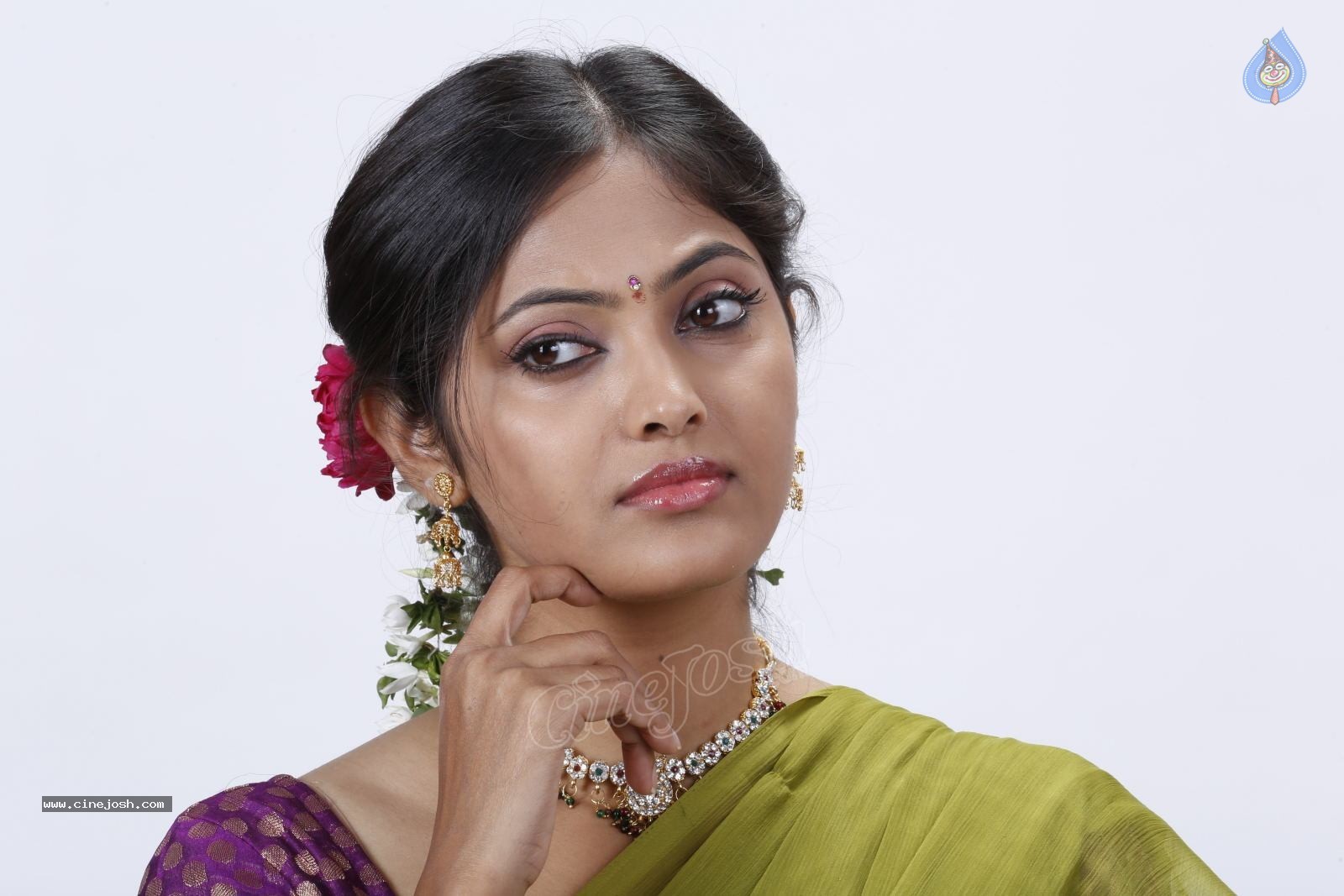 Supoorna New Stills - 58 / 92 photos