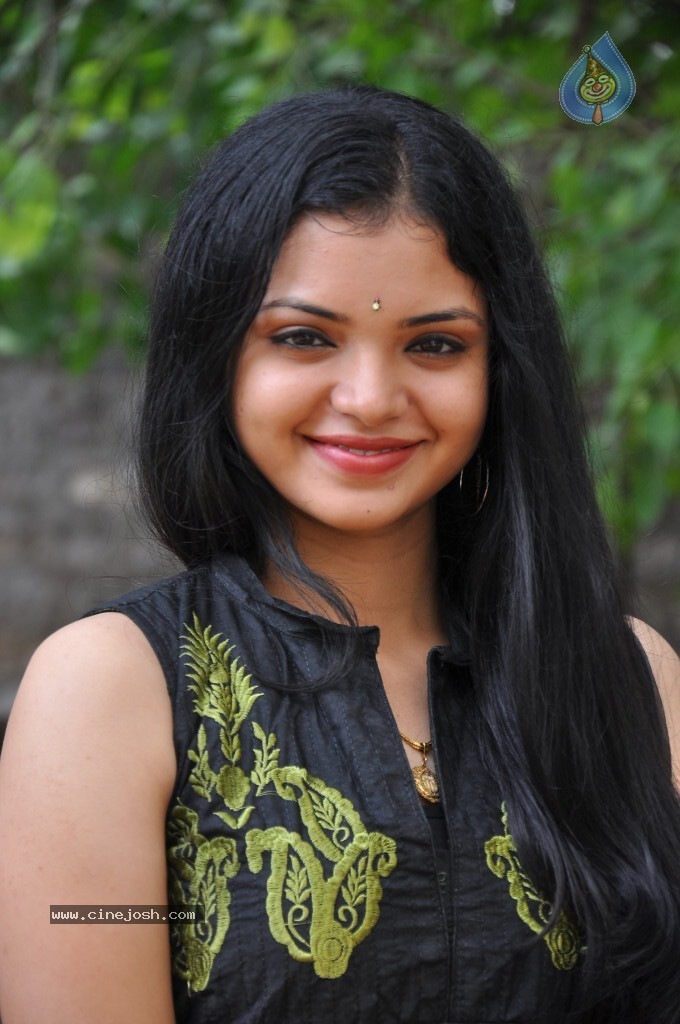 Supraja New Stills - 5 / 96 photos