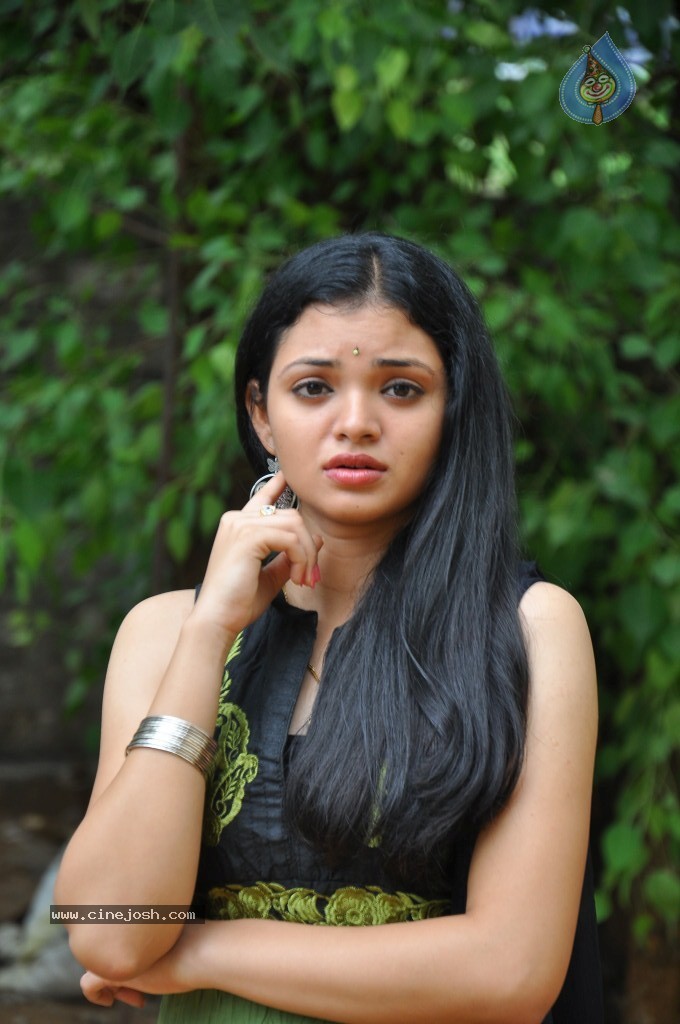 Supraja New Stills - 9 / 96 photos