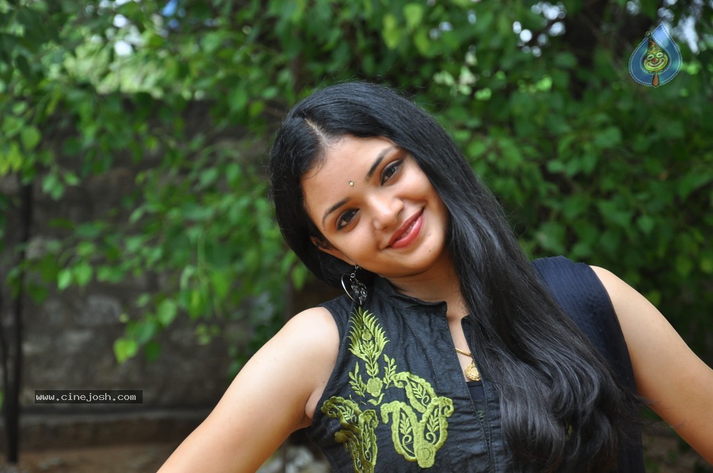 Supraja New Stills - 11 / 96 photos