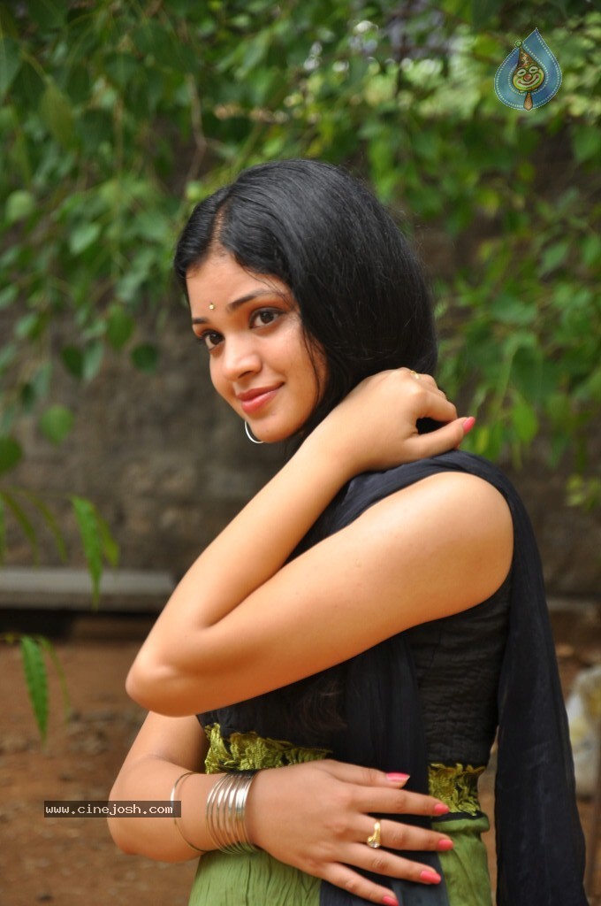 Supraja New Stills - 24 / 96 photos