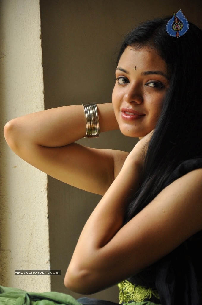 Supraja New Stills - 26 / 96 photos