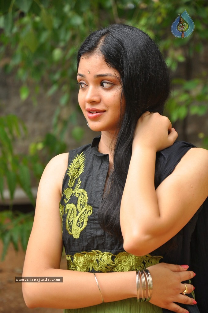 Supraja New Stills - 37 / 96 photos