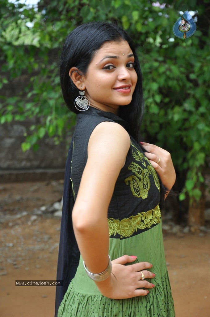 Supraja New Stills - 43 / 96 photos