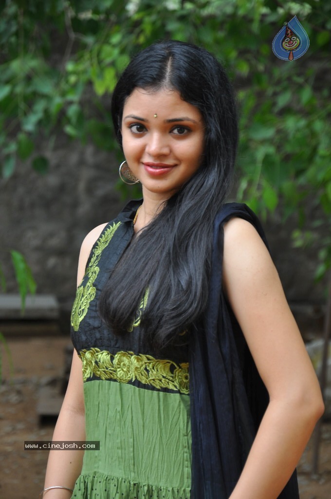 Supraja New Stills - 55 / 96 photos