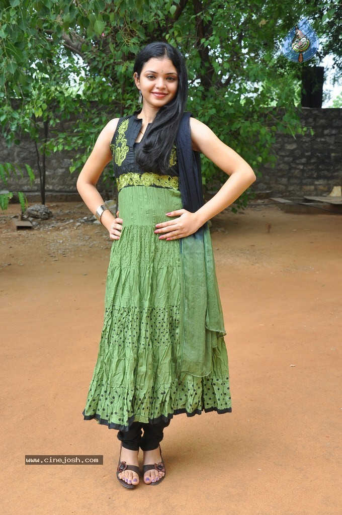 Supraja New Stills - 66 / 96 photos