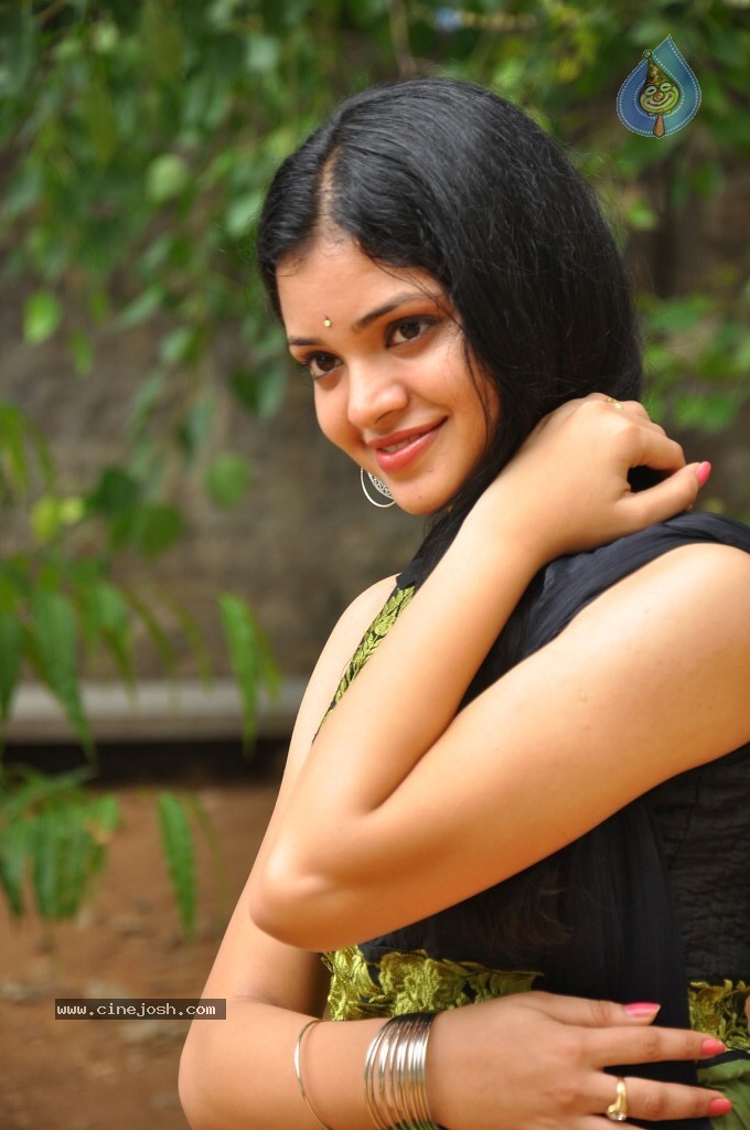 Supraja New Stills - 71 / 96 photos