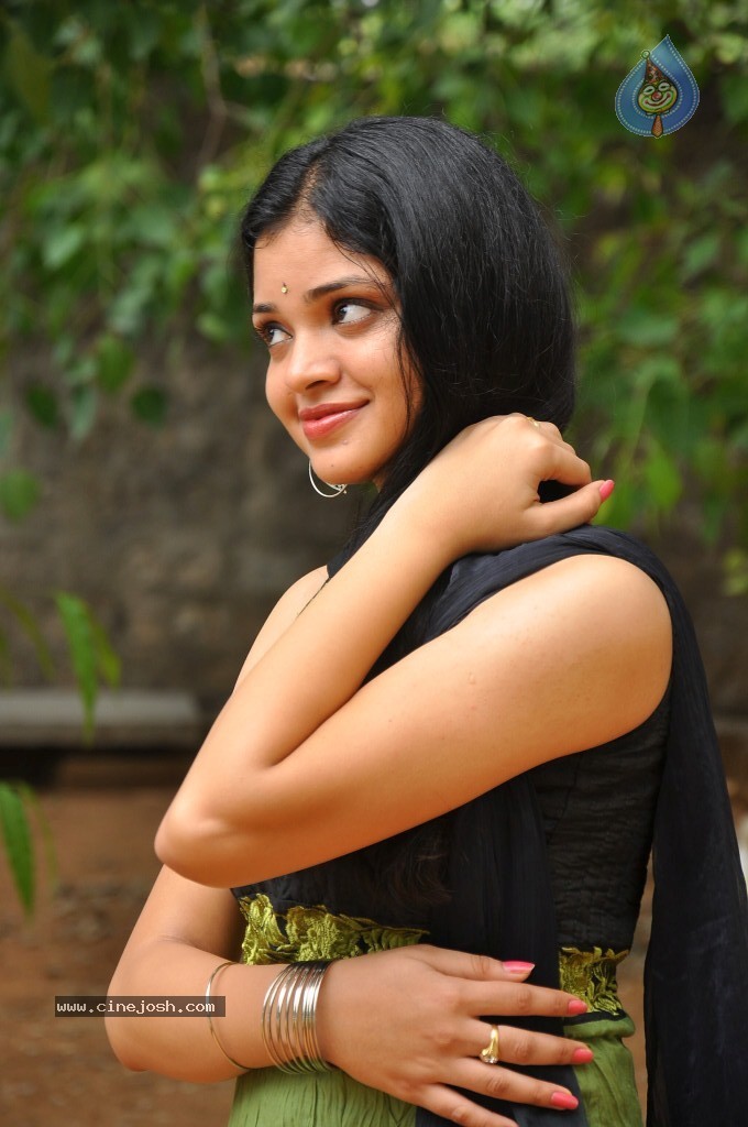 Supraja New Stills - 93 / 96 photos