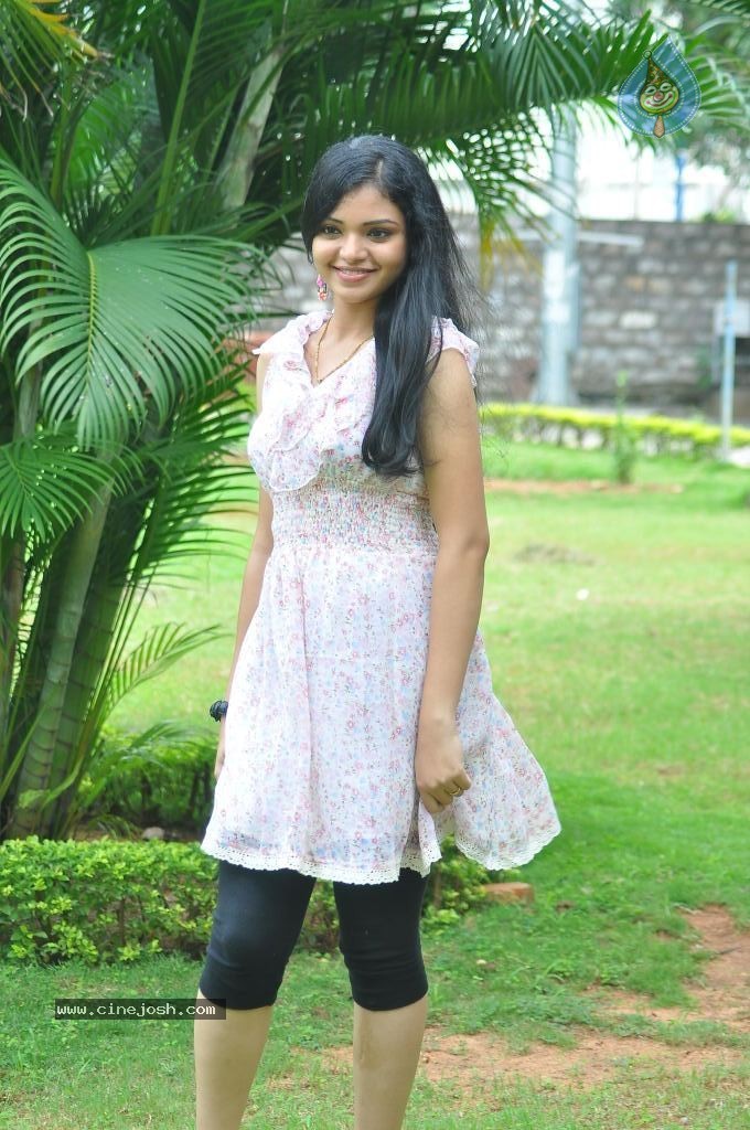 Supraja New Stills - 13 / 59 photos