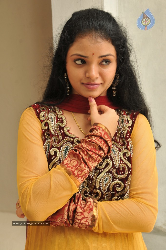 Supraja New Stills - 7 / 33 photos