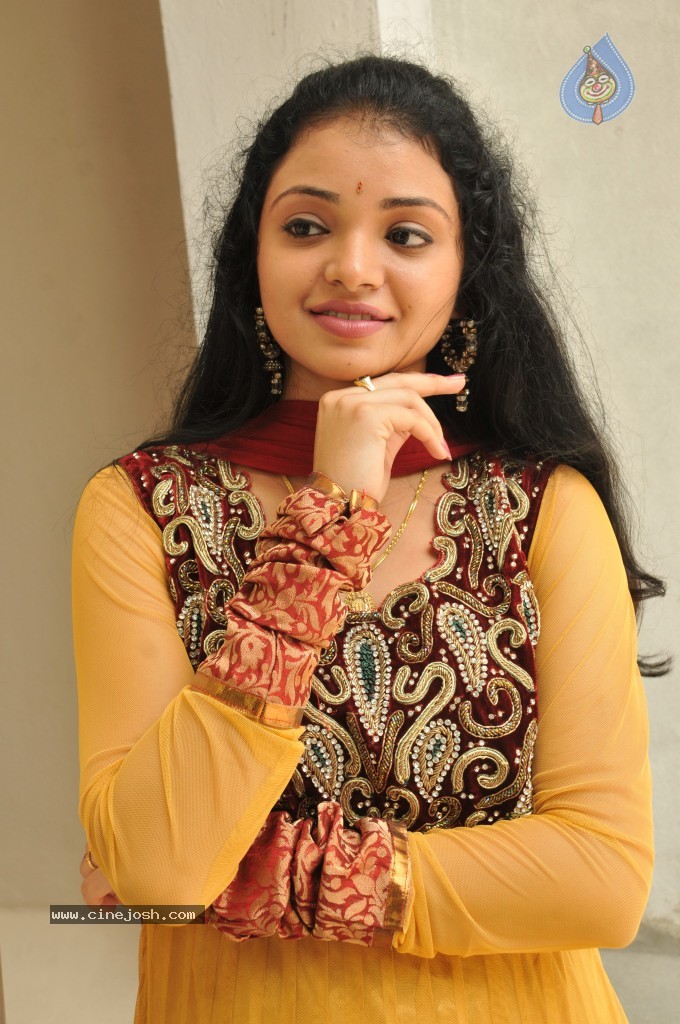 Supraja New Stills - 14 / 33 photos