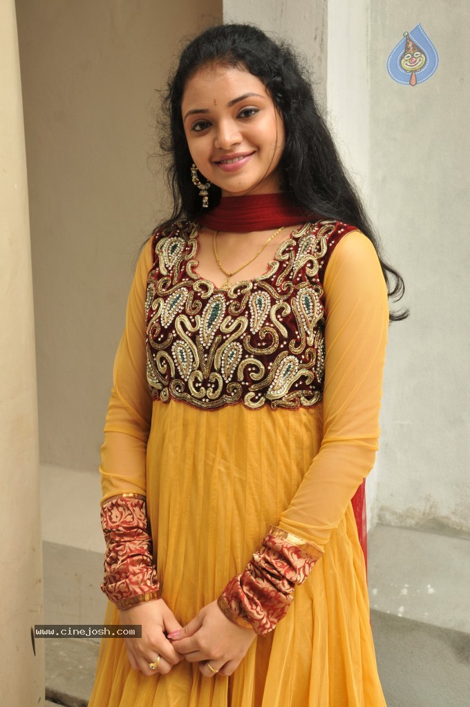 Supraja New Stills - 22 / 33 photos