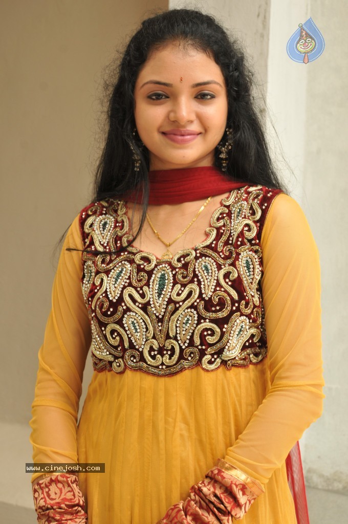 Supraja New Stills - 27 / 33 photos