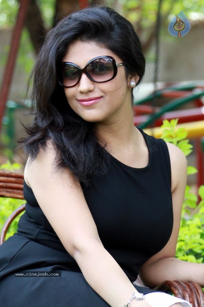 Supriya Hot Gallery - 21 / 78 photos