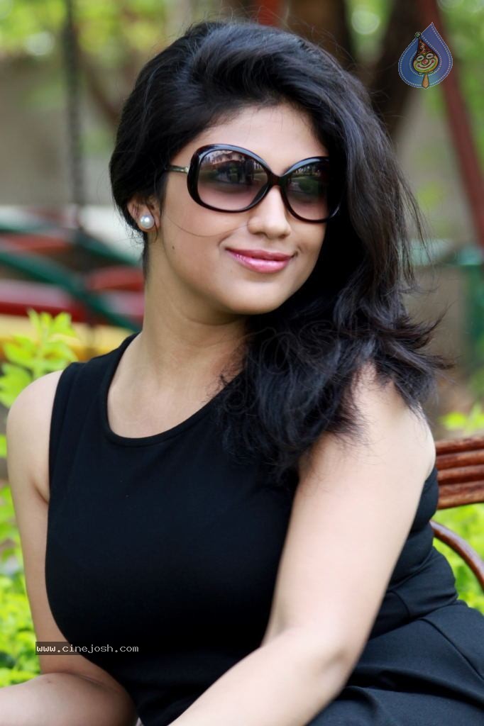 Supriya Hot Gallery - 41 / 78 photos