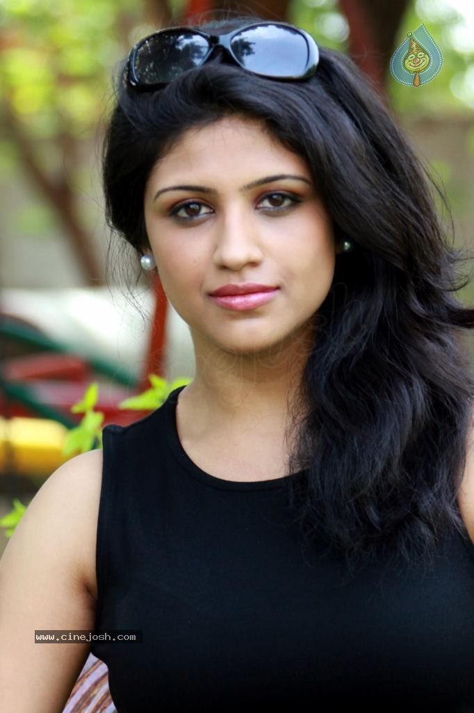 Supriya Hot Gallery - 43 / 78 photos