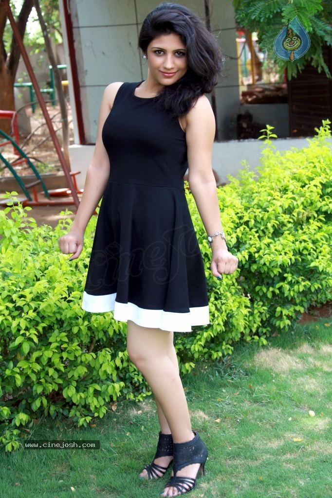 Supriya Hot Gallery - 57 / 78 photos