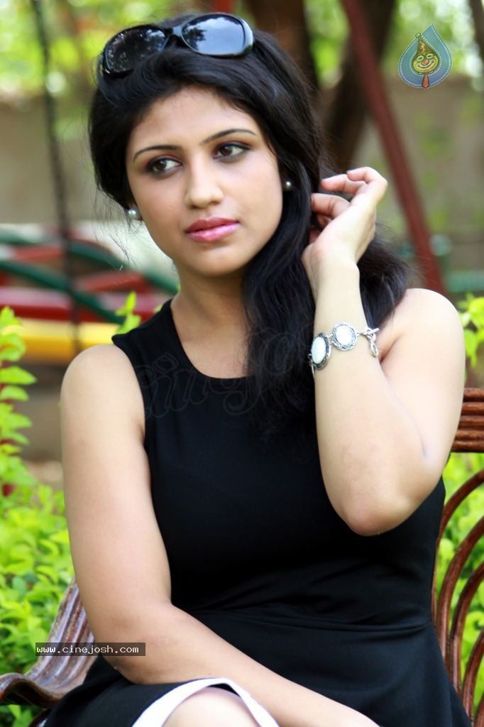 Supriya Hot Gallery - 73 / 78 photos