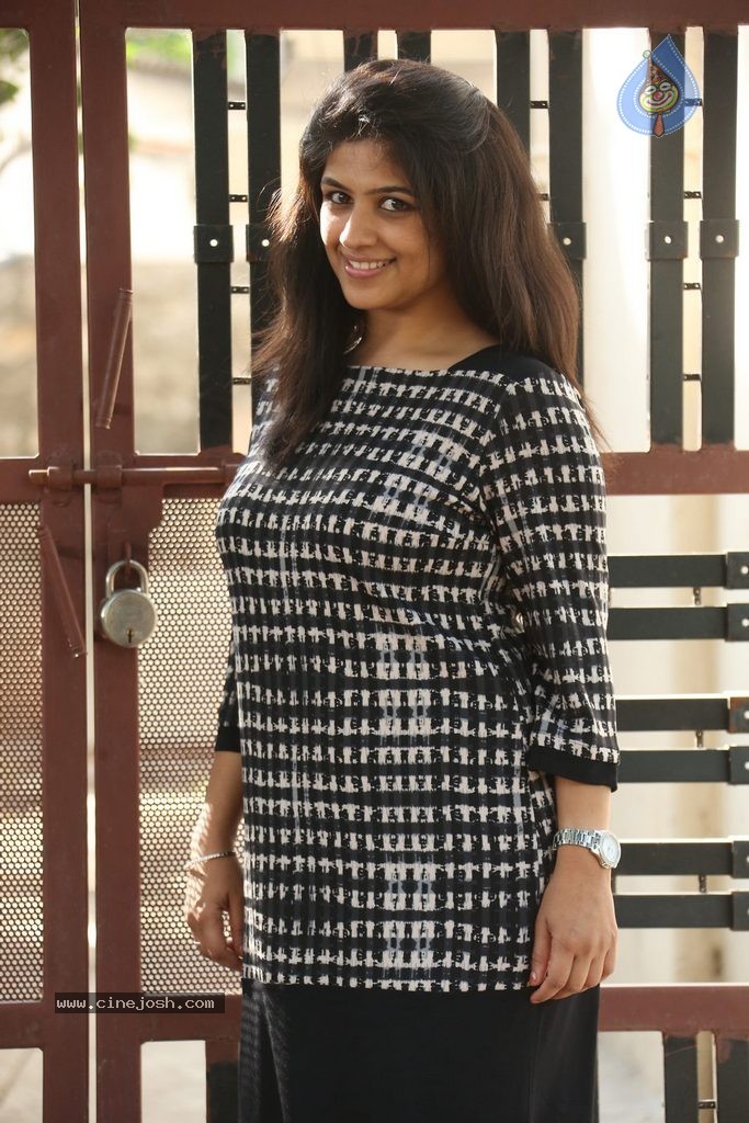 Supriya Isola New Photos - 39 / 85 photos