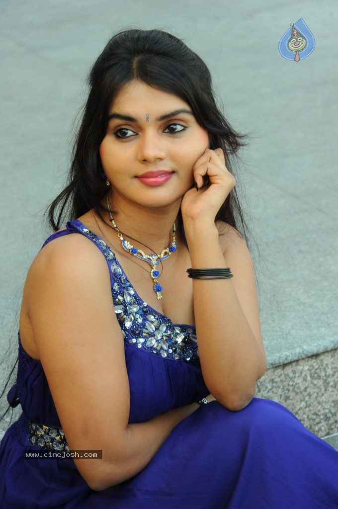 Supriya New Stills - 27 / 57 photos