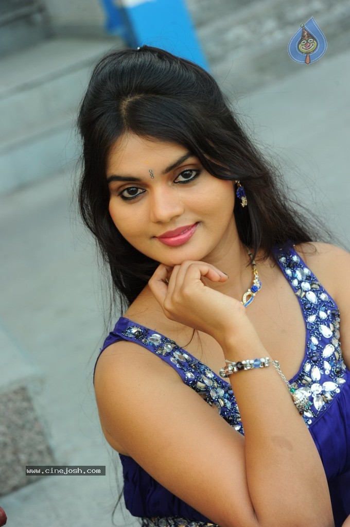 Supriya New Stills - 38 / 57 photos