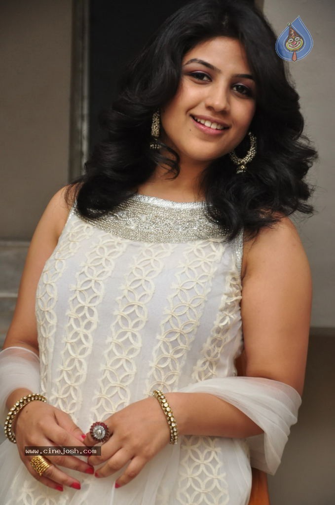 Supriya New Stills - 33 / 50 photos