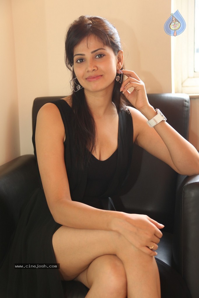 Supriya Sailaja Hot Stills - 37 / 95 photos