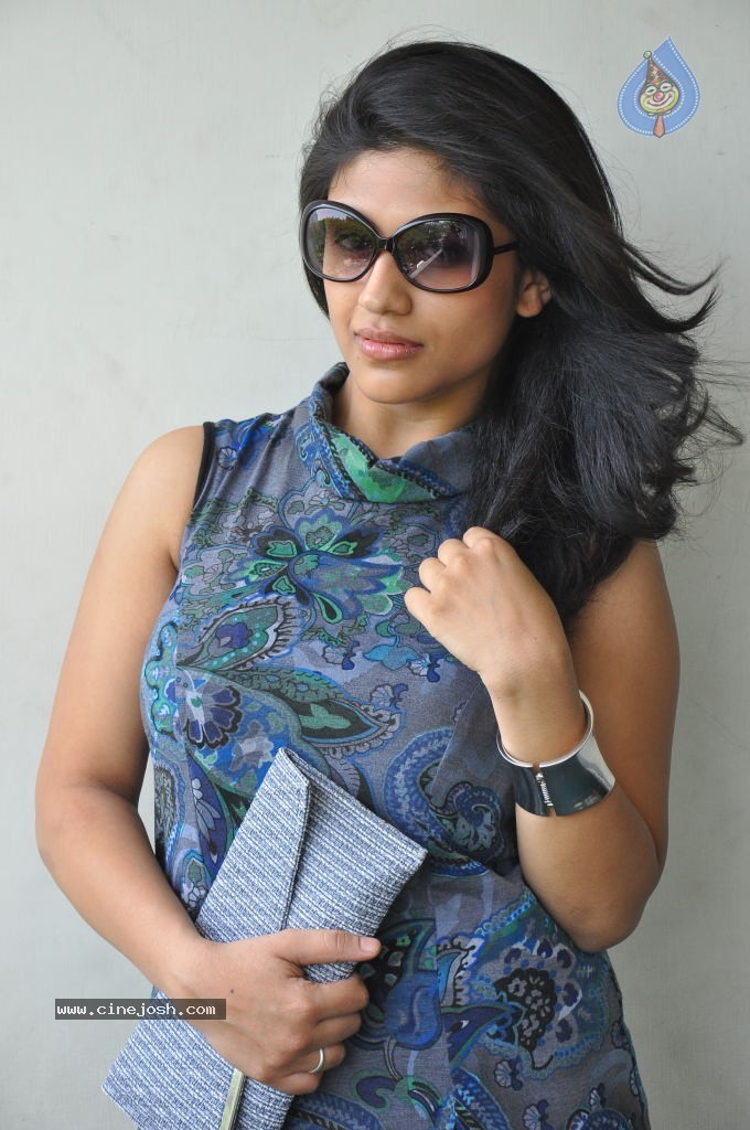 Supriya Shailaja Gallery - 27 / 42 photos