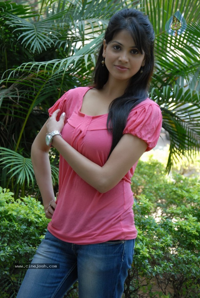 Supriya Shailaja New Stills - 17 / 139 photos