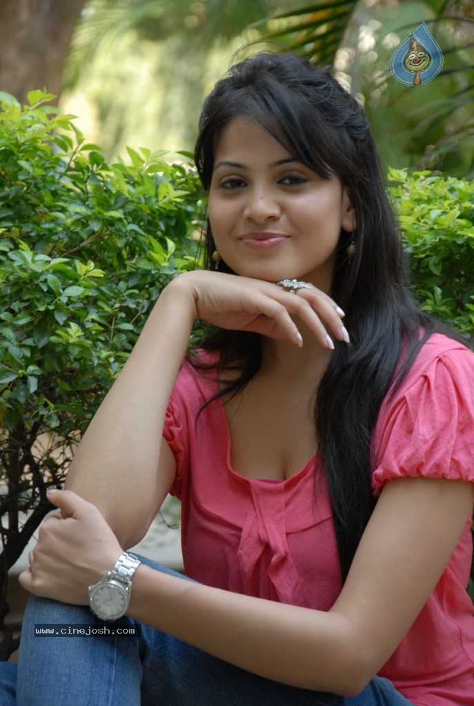 Supriya Shailaja New Stills - 18 / 139 photos