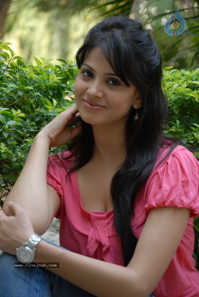 Supriya Shailaja New Stills - 19 / 139 photos