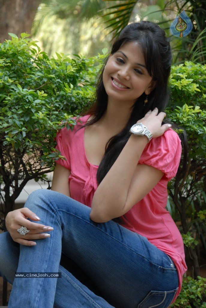 Supriya Shailaja New Stills - 37 / 139 photos