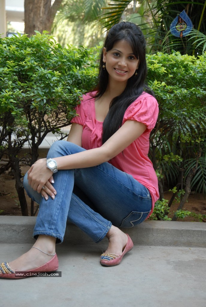 Supriya Shailaja New Stills - 40 / 139 photos