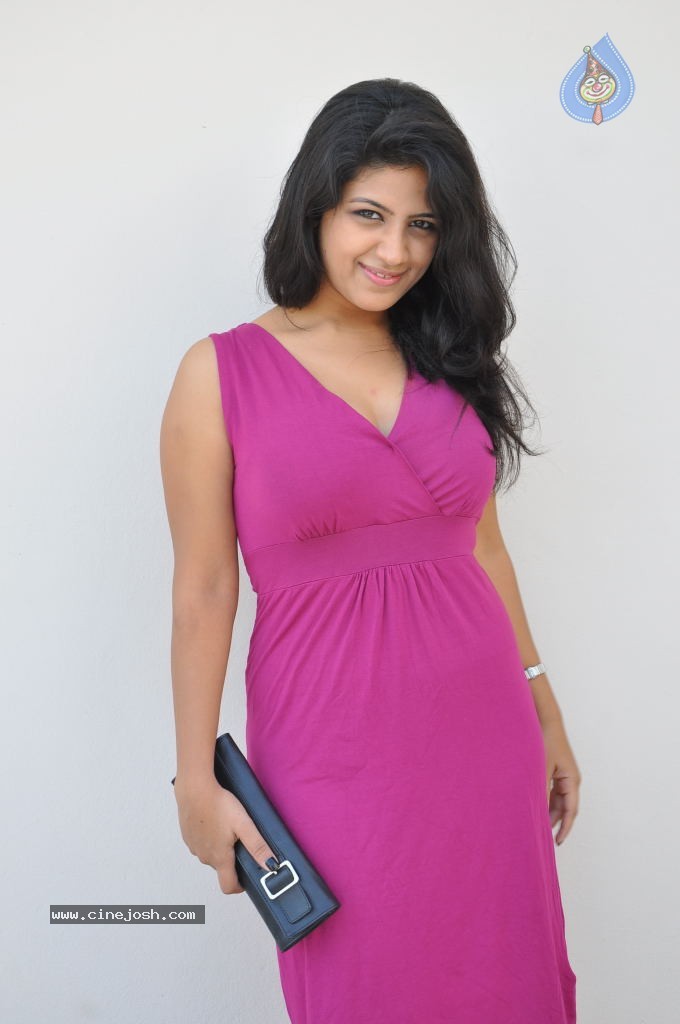 Supriya Stills - 24 / 117 photos