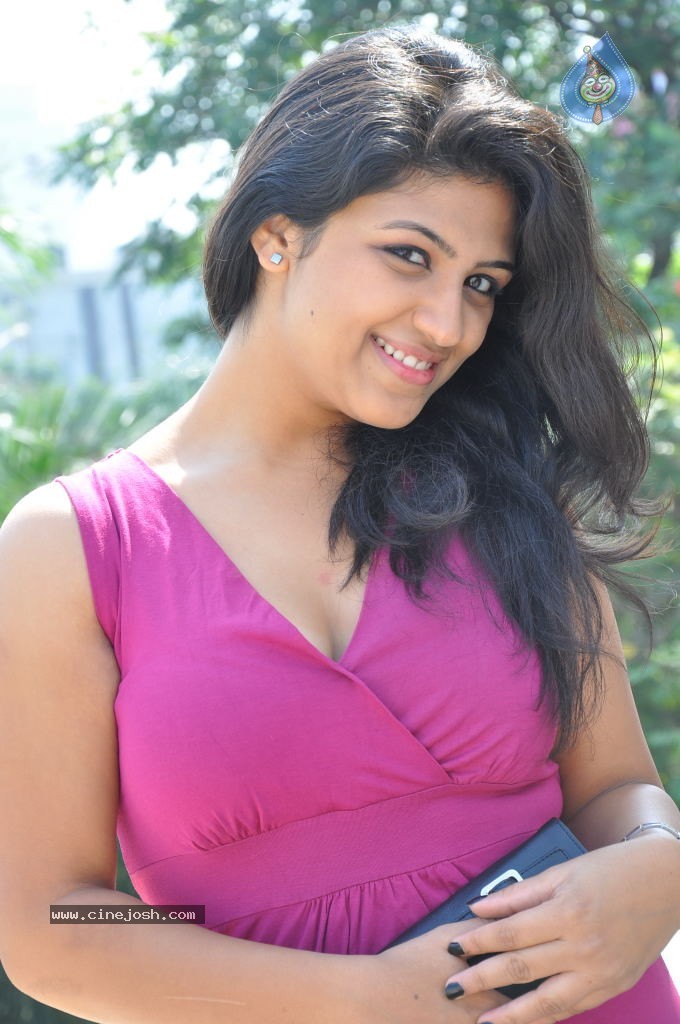 Supriya Stills - 51 / 117 photos